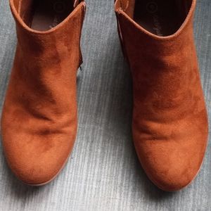 Cat and Jack Women's Shoe